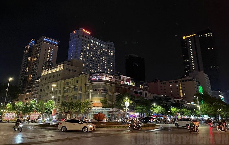 为了省电晚上10时起关闭广告照明