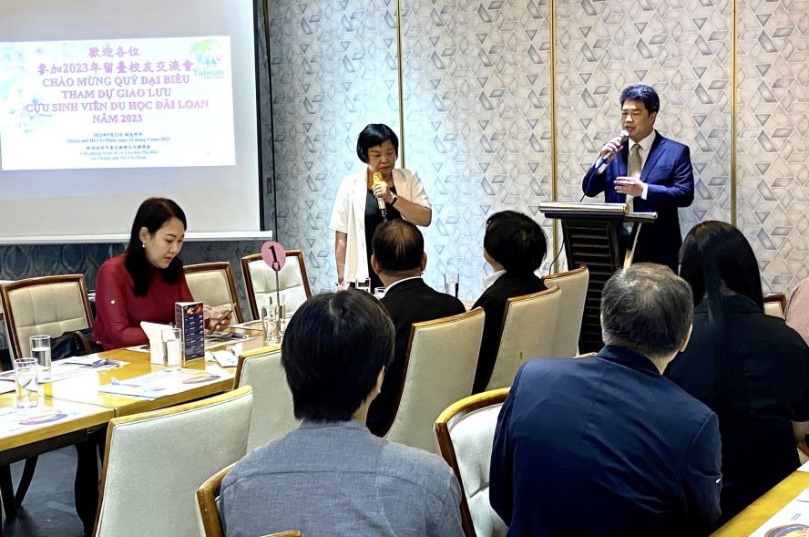 韩国耀处长在致辞。