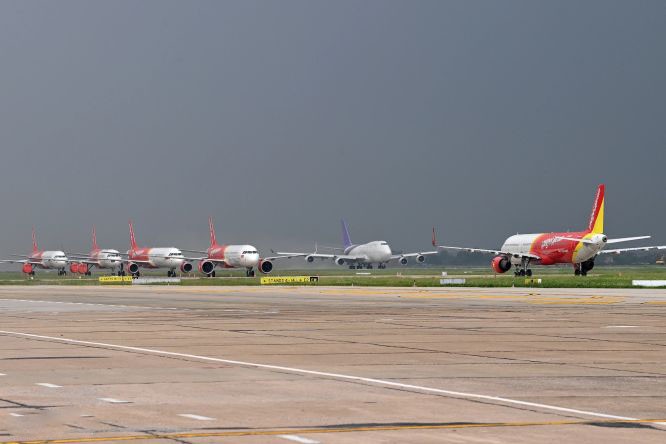 恶劣天气致新山一机场数十班机延误