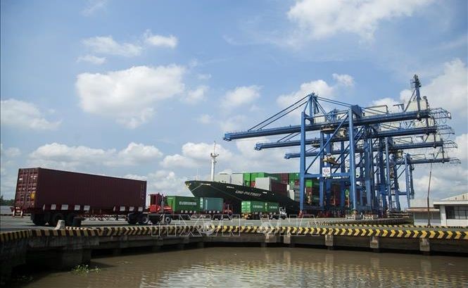 守德市桔莱港口的进出口活动一隅。