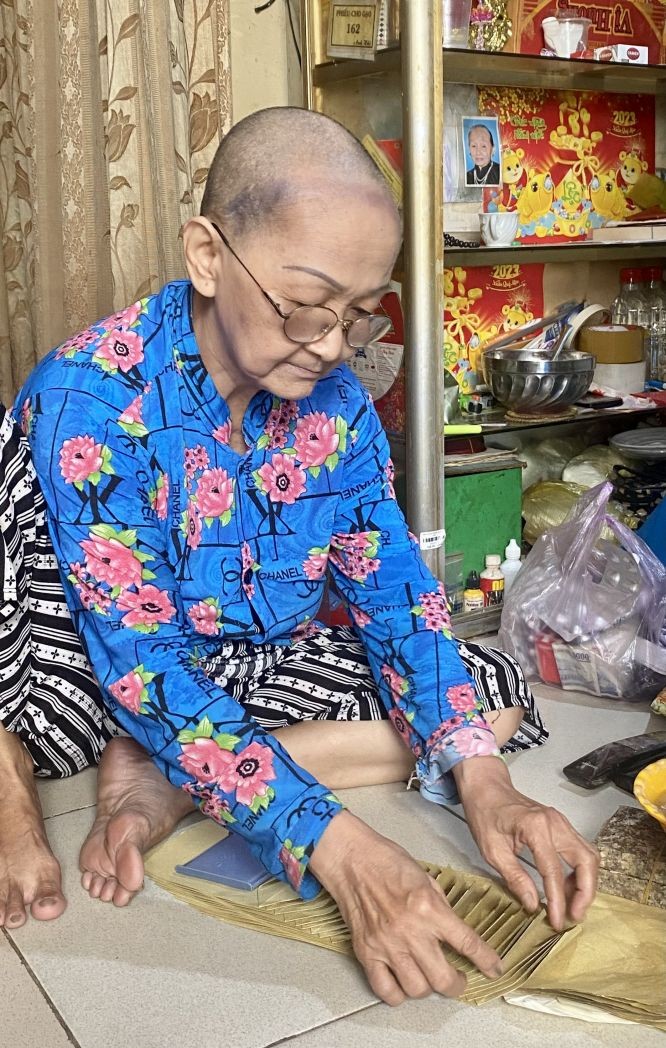 老妇求助医药费