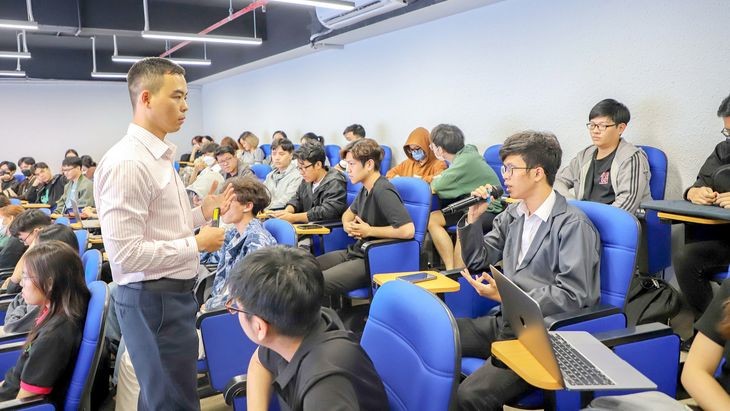 FPT大学的学生在本市分校学习。