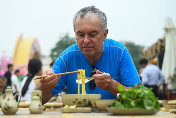 玉米河粉在河江饮食文化盛会上让人眼前一亮。