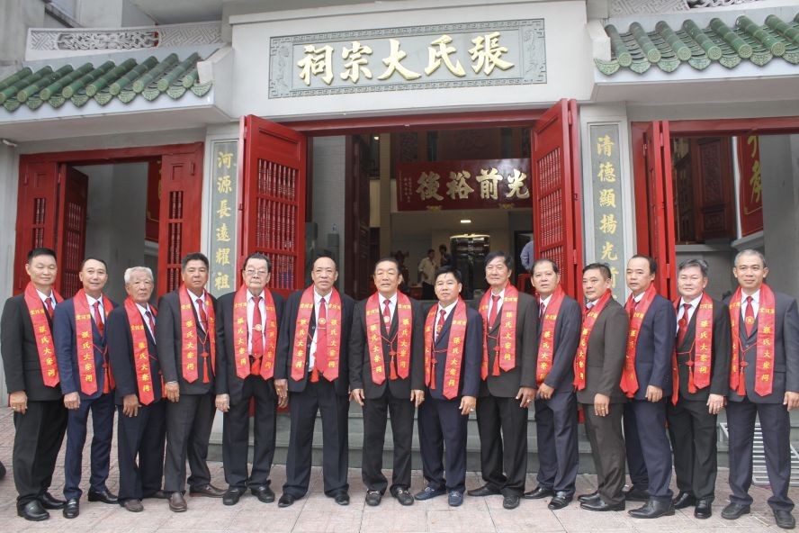 张氏宗祠理事会合影。