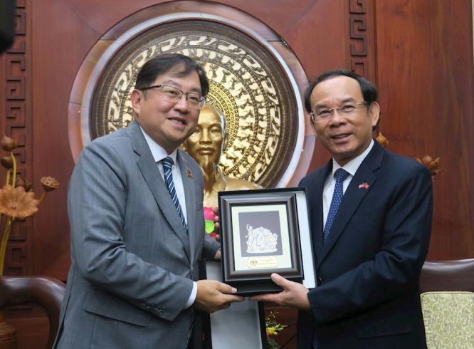 市委书记接见马来西亚大使