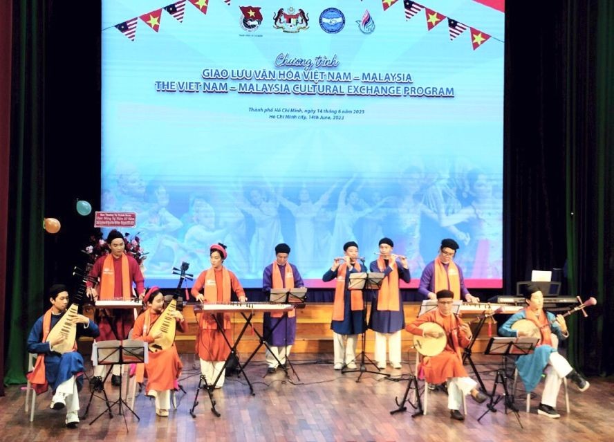 越马文化交流精彩的表演节目。