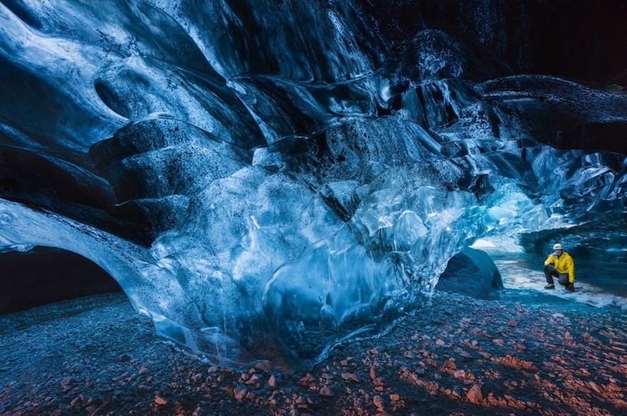 自然奇景的蓝冰洞。