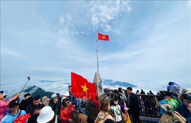 番西邦峰是老街省吸引国内外游客的旅游景点之一。（图：越通社）