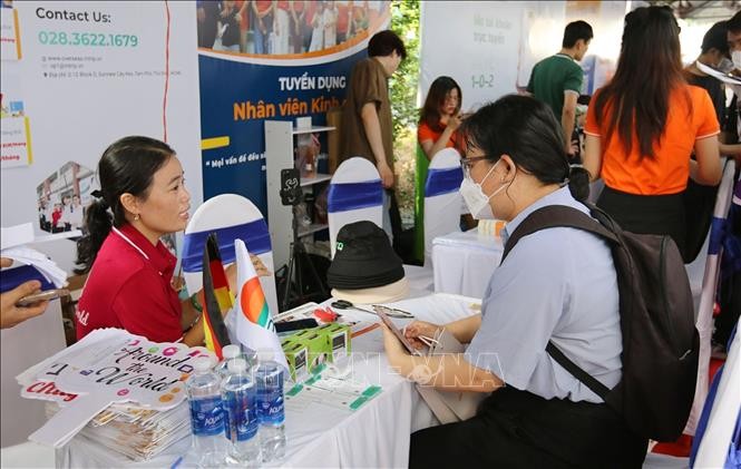 本市上半年为逾16万3000人创造就业机会