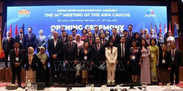 与会代表合照留念。（图：越通社）