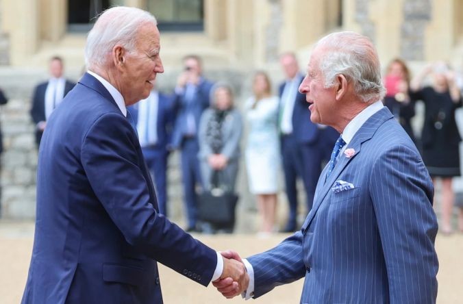 当地时间7月10日，英国国王查理斯三世会见来访的美国总统拜登。（图：AP）