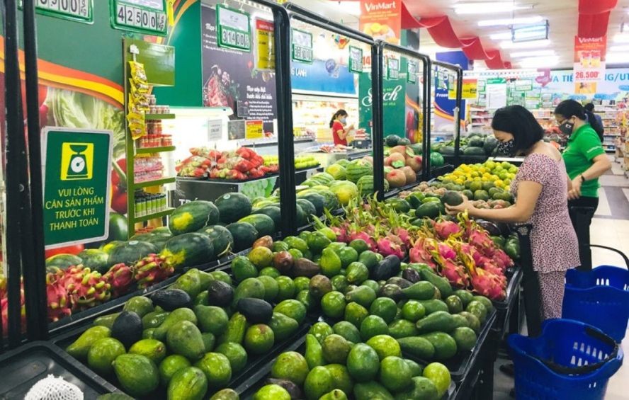 市民在超市购物。