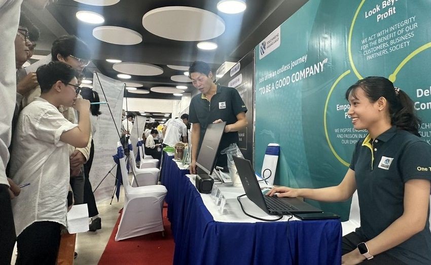 校方与企业对接开设招聘平台，供大学生寻求就业机会。（图：丰田）