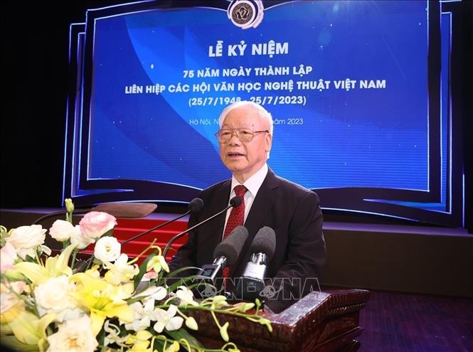 加强文艺队伍政治素质和职业道德