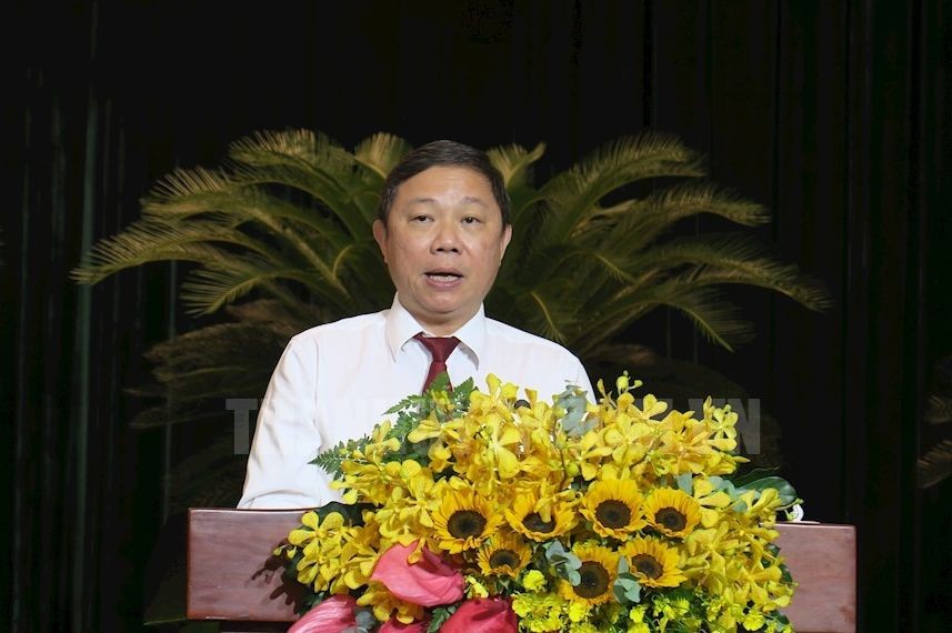 市人委会副主席杨英德在会议上汇报第23号《决议》15周年落实结果。（图：市党部新闻网）