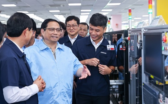 范明政总理视察北宁省