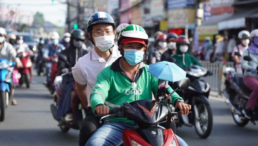 当GrabBike司机曾经是普通劳动者赚钱的工作。