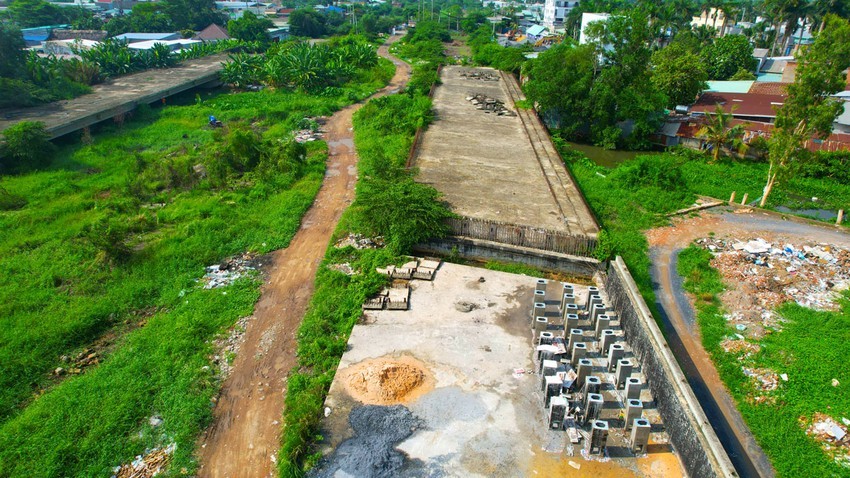由于BT合同附录的相关问题，从范文同街至守德市鹅耶交通枢纽的环市二路第三段工程正暂时停工。