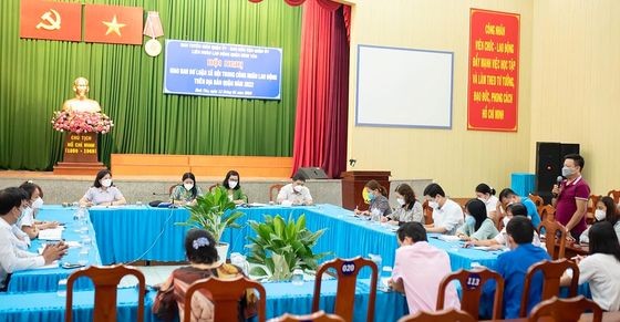 平新郡召开的工人、劳工中社会舆论交接会。