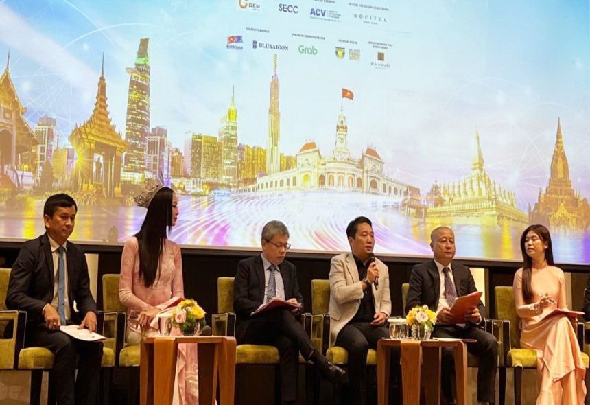 组委会介绍2023年第17次本市国际旅游展销会的活动。