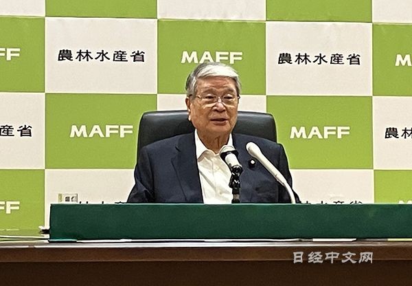 8月15日，东京都千代田区，日本农林水产相野村哲郎在记者会上。（图：Nikkei）