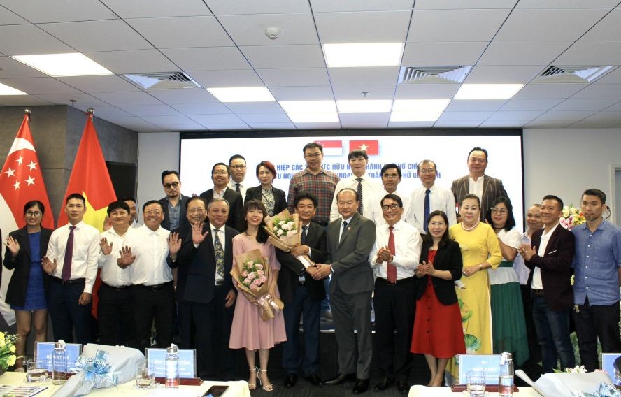 市越南新加坡友好协会新一届执委会