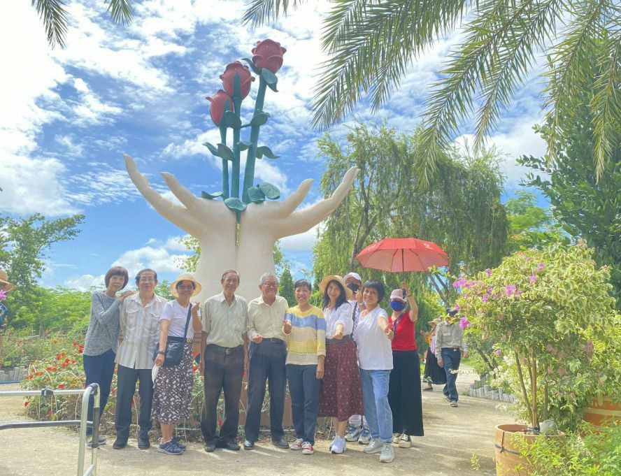 文友们在沙沥合影。 心雨 摄