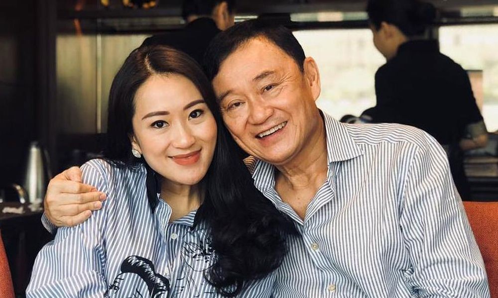 泰国前总理他信与女儿贝东丹。（图：互联网）