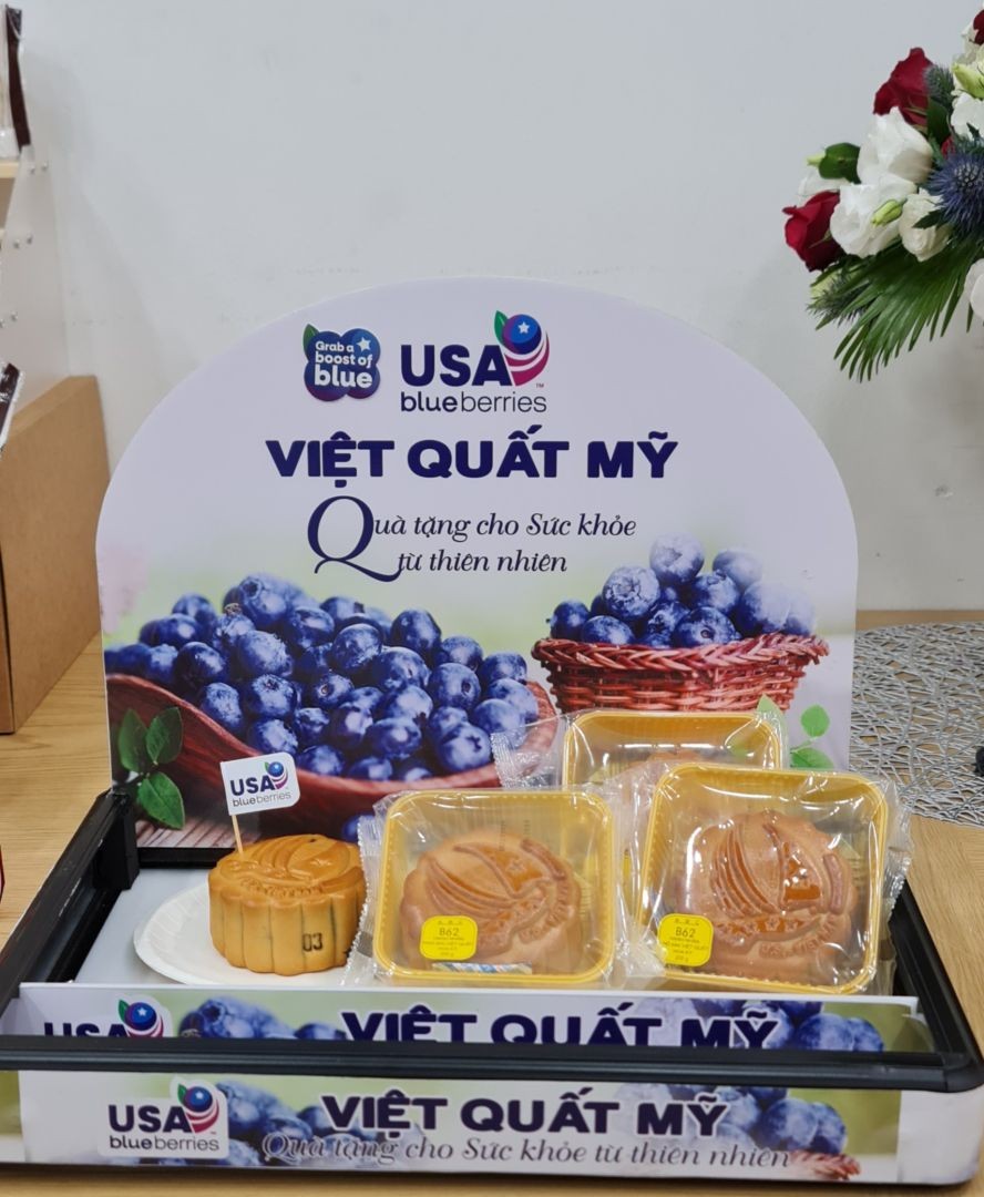 亚洲饼家推出“蓝莓芝士月饼”。