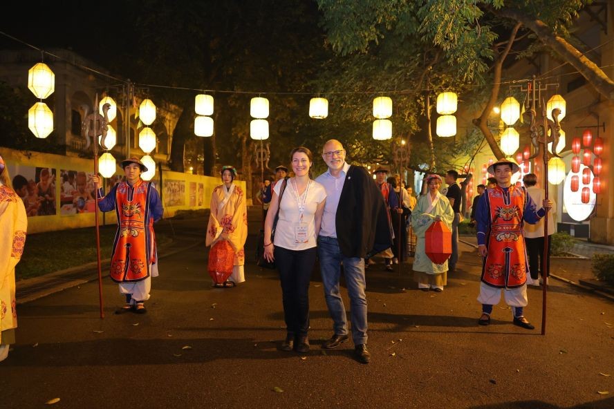 游客参观升龙皇城。