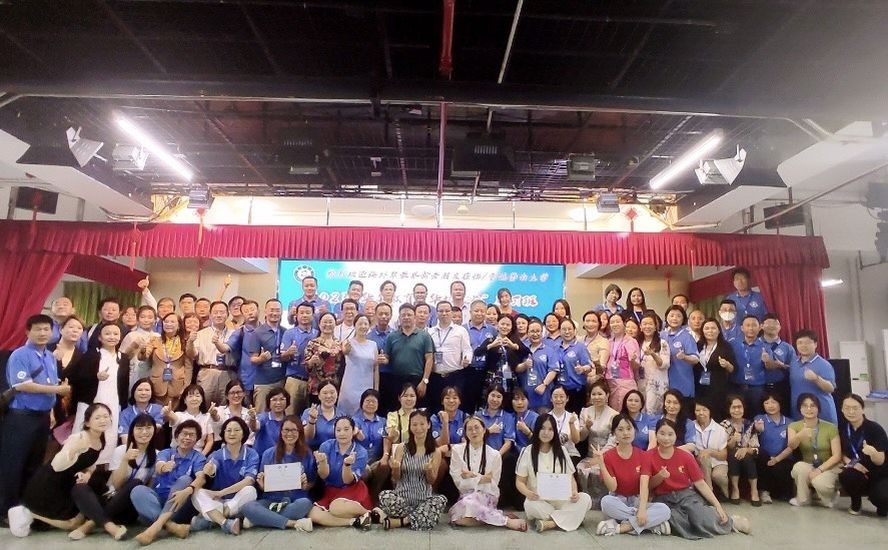 参与演习者在结业礼上合照。