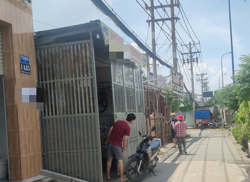 某人要询问多次，才找到亲友在平政县阮文饶街的住处。