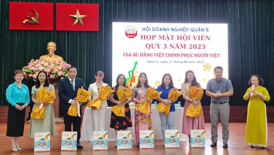 第五郡商会接纳７家新会员企业。