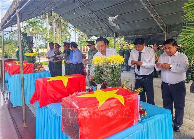 芹苴市追悼及安葬烈士骸骨