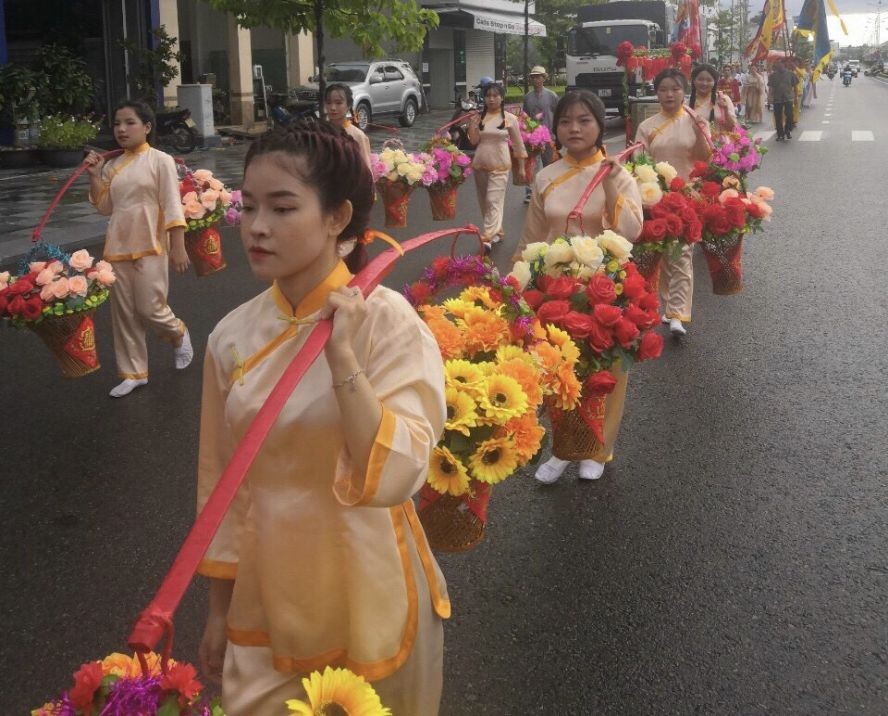 藩切市华人参加游行。