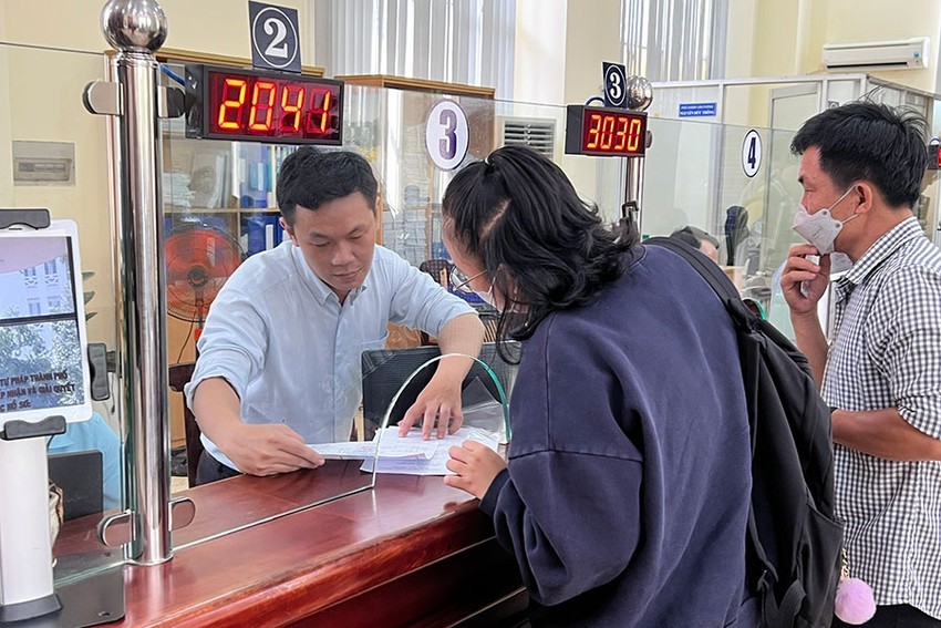 数据同步是减少办理行政手续所需的证件、流程和时间的基础。