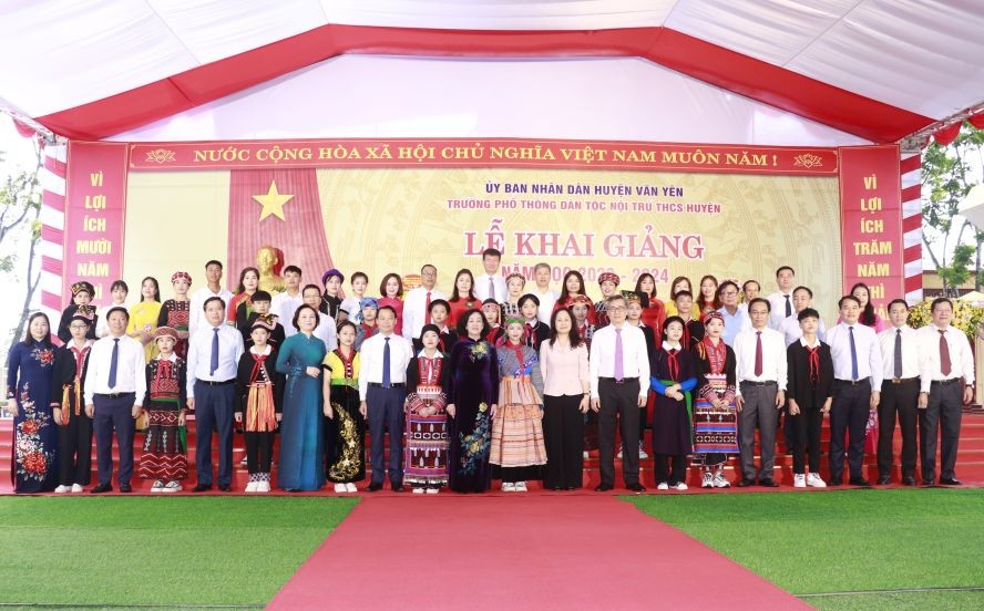 党中央书记处工作团视察安沛省