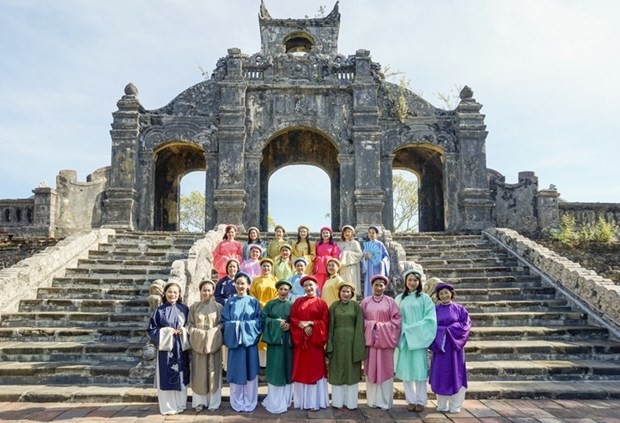 长衫是顺化古都独有的文化遗产。