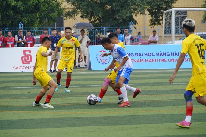 足球比赛一景。（图：文笋）