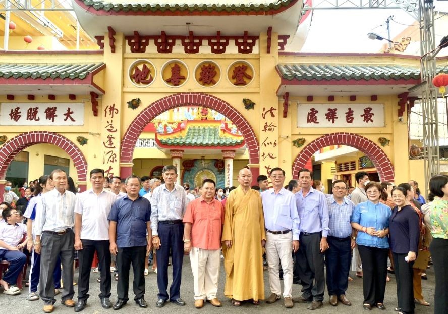 龙华寺护法会合照。