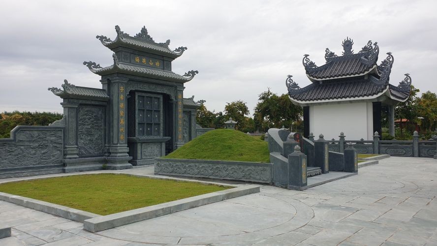 平安墓园一华人家族坟墓区