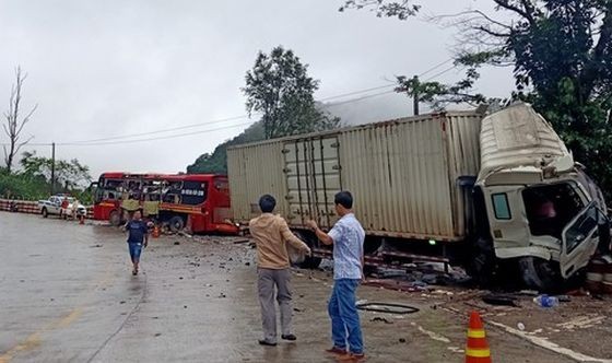 弹簧岭发生致多人伤亡交通事故