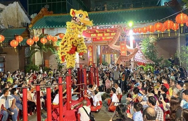 海南会馆元宵节吸引众多民众观赏。