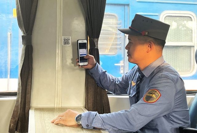 列车乘客使用二维码买特产