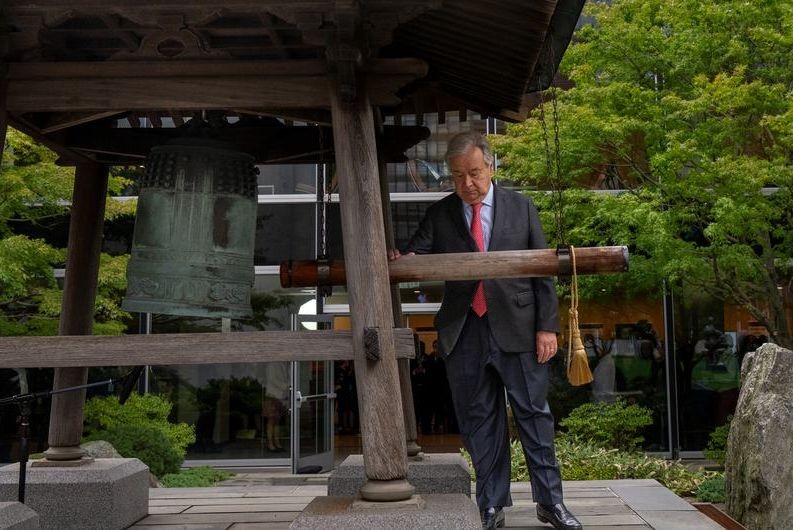 联合国秘书长古特雷斯敲响和平钟。（图：联合国）