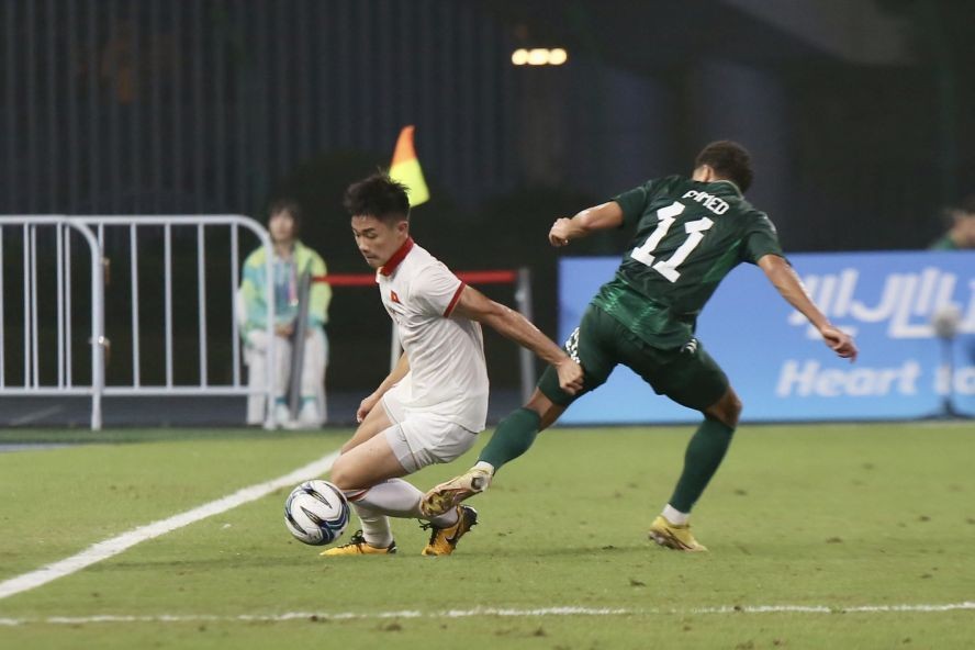 两国球队争球。（图：互联网）