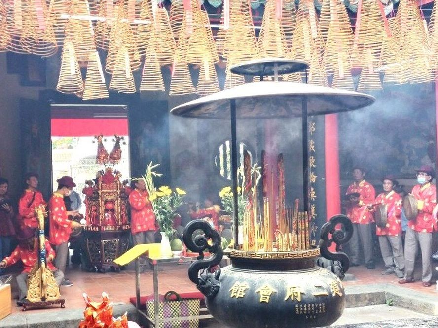 潮群大锣鼓队亲临演奏助兴。