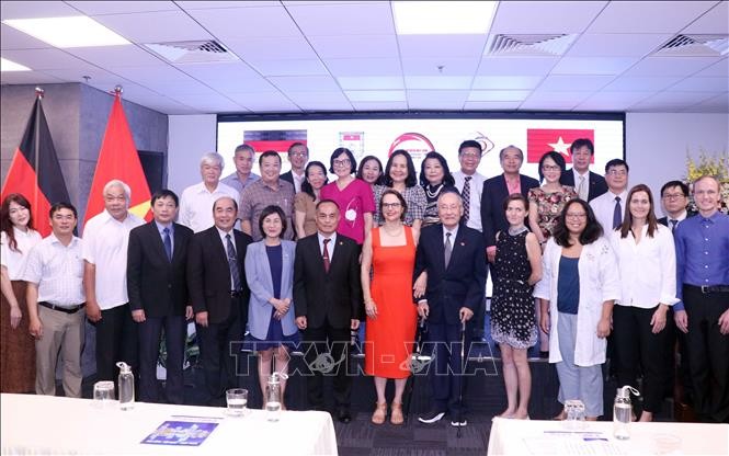 与会代表合影留念。（图：越通社）