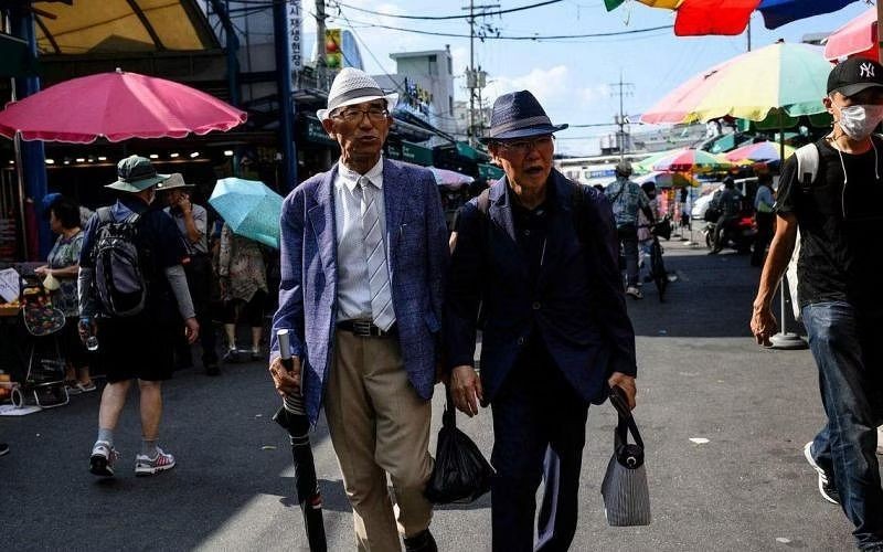 以2021年为准，66岁以上退休年龄段人群的相对贫困率为39.3%，较前一年下降1.1个百份点。（图：AFP）