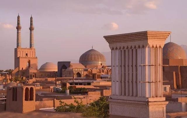 伊朗亚兹德古市的特色建筑。